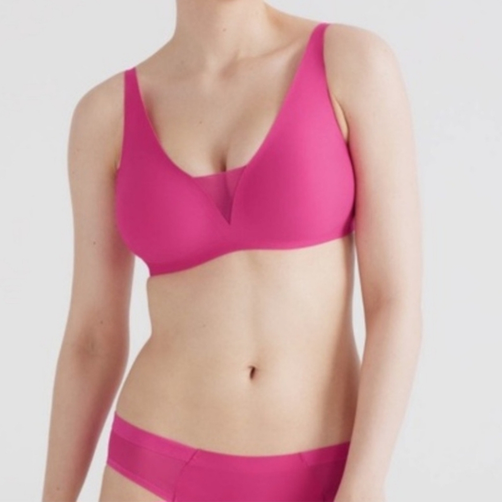 Knix Revolution Shadow Mesh Wireless Bra‎ Small++ (Fits 32F, 32G) Comfortable